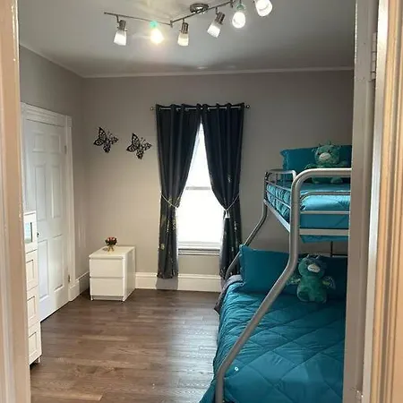 Spacious And Cozy- Near T-Station-Quiet Neighborhood! Malden Exterior photo