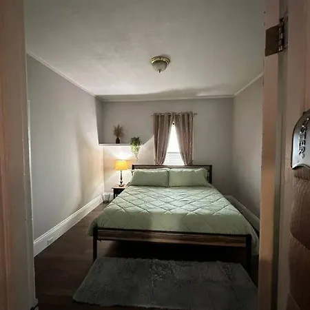 Spacious And Cozy- Near T-Station-Quiet Neighborhood! Malden Exterior photo