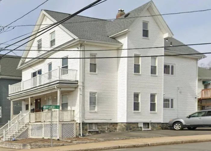 Spacious And Cozy- Near T-Station-Quiet Neighborhood!