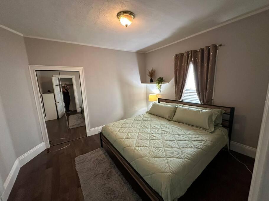 Apartment Spacious And Cozy- Near T-station-quiet Neighborhood!