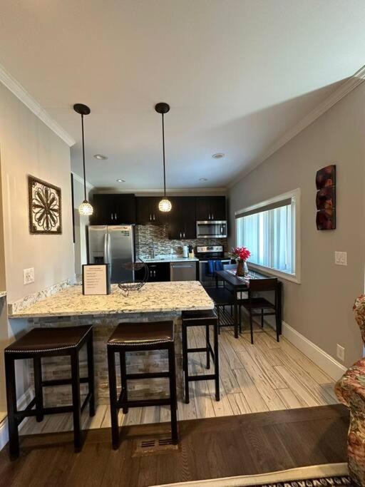 Apartment Spacious And Cozy- Near T-station-quiet Neighborhood!