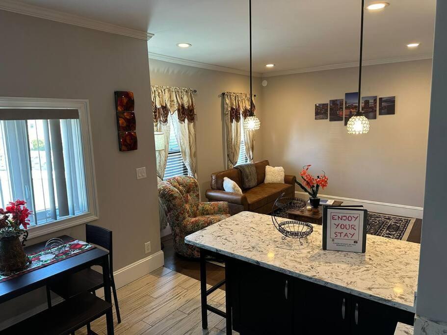 Apartment Spacious And Cozy- Near T-station-quiet Neighborhood! Malden